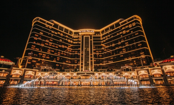 マカオ発着 マカオきらめきナイト！オープントップバスで巡る夜景ツアー